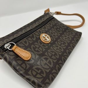 Giani Bernini clutch